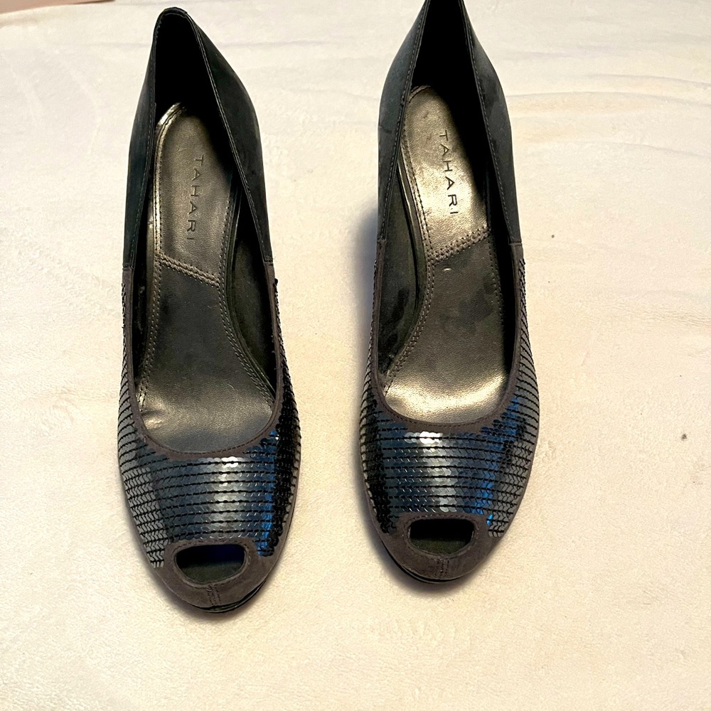 Tahari Pump